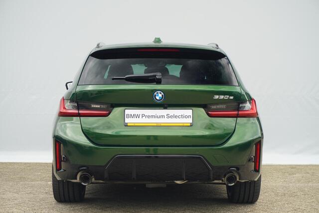BMW 3-SERIE Touring 330e | M Sportpakket Pro | Panoramadak | Harman Kardon | Driving Assistant Professional | M Sportstoelen