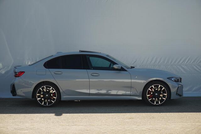 BMW 3-SERIE Sedan 330e | M Sportpakket Pro | Schuif-/kanteldak | Harman Kardon | Driving Assistant Professional