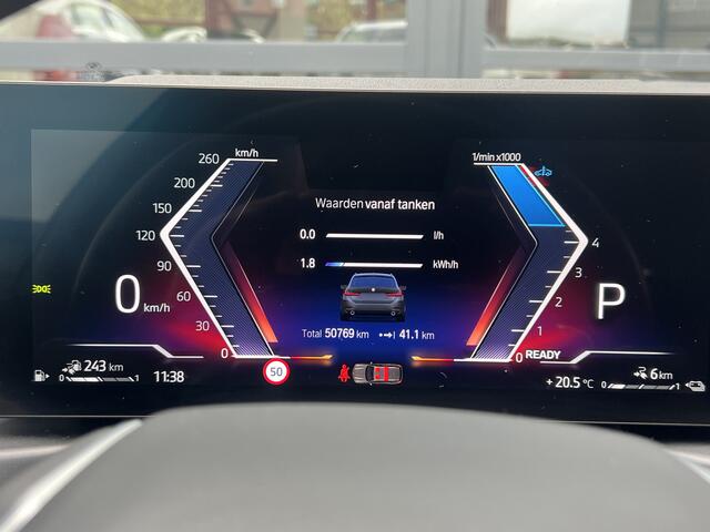 BMW 3-SERIE Touring 320e Trekhaak Leder Camera Live Cockpit Plus Widescreen Elektrische Sportstoelen Stoelverwarming Extra Getint Glas Shadow Line Hifi Apple Carplay Android Auto Plug In Hybride NL Auto 1e Eigenaar BTW