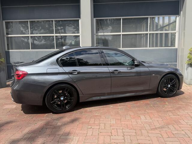 BMW 3-SERIE 318i Edition M Sport Shadow High Executive Bj 2018 Km 88.000 Dealer onderhouden 136pk Automaat Top uitvoering