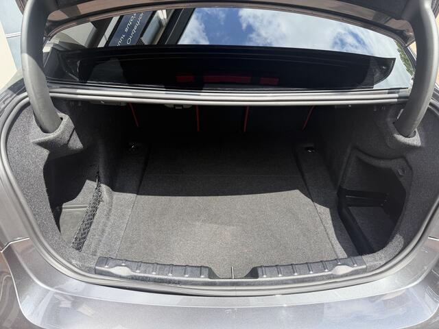BMW 3-SERIE 318i Edition M Sport Shadow High Executive Bj 2018 Km 88.000 Dealer onderhouden 136pk Automaat Top uitvoering
