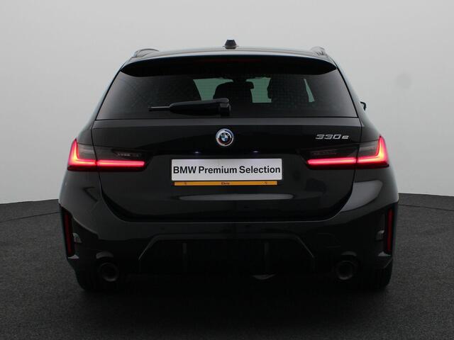 BMW 3-SERIE Touring 330e M Sportpakket | Glazen panoramadak | Trekhaak | Elektrisch verstelbare stoelen | HiFi System | 19"' | M Sportstoelen