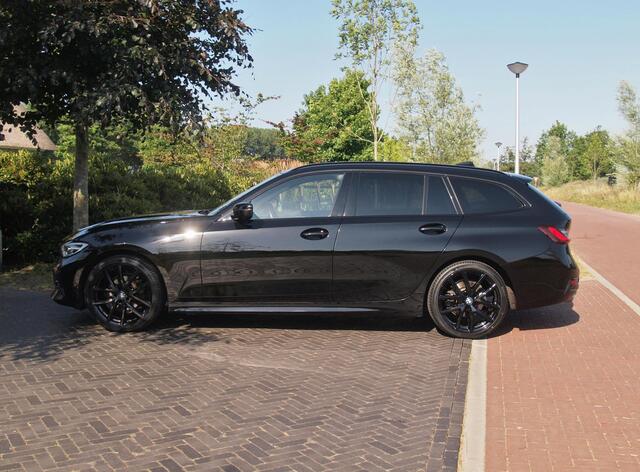 BMW 3-SERIE Touring 318i Business Edition | Black Optic | Apple Carplay | Sfeerverlichting | Parkeersensoren | NL-Auto |