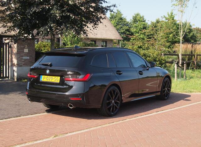 BMW 3-SERIE Touring 318i Business Edition | Black Optic | Apple Carplay | Sfeerverlichting | Parkeersensoren | NL-Auto |