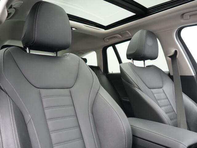 BMW 3-SERIE Touring 330e Sportline PHEV 293pk Dealer O.H. | Panodak | Adaptive Cruise | Head Up | Laser LED | 360 Camera | Lederen Sportstoelen Memory & Verwarmd | Stuur Verwarmd | Sfeerverlichting | Keyless | Blis | Apple Carplay | Hifi Audio | Plug In Hybrid |