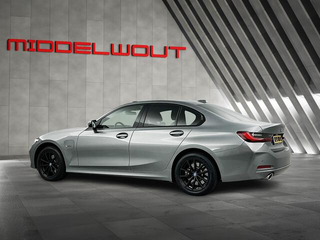 BMW 3-SERIE 330e 292 PK Shadow-Line Facelift Schuif-/kanteldak M-Sportstoelen