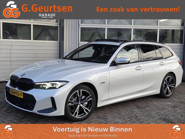 BMW 3-SERIE Touring 320e, M-sport, Trekhaak, Panoramadak, Volleder! LED koplampen!
