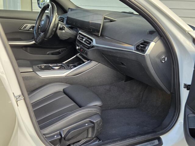 BMW 3-SERIE Touring 320e, M-sport, Trekhaak, Panoramadak, Volleder! LED koplampen!