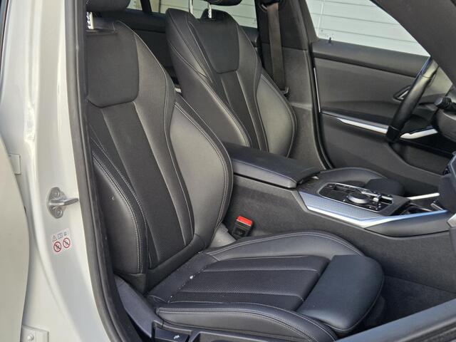 BMW 3-SERIE Touring 320e, M-sport, Trekhaak, Panoramadak, Volleder! LED koplampen!