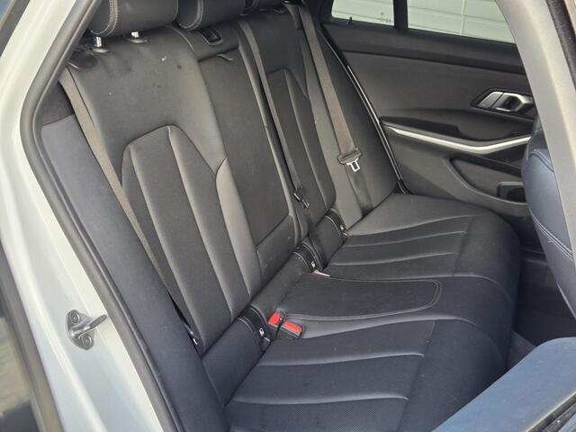 BMW 3-SERIE Touring 320e, M-sport, Trekhaak, Panoramadak, Volleder! LED koplampen!