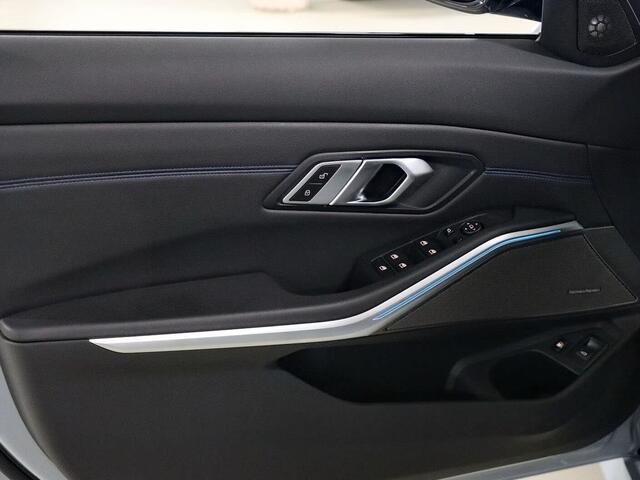 BMW 3-SERIE Touring 330e M-SPORT ** ADAP. LED, PANO, TREKH, ACC, HuD, 19-inch LMV ** 1e EIG - UNFALLFREI, BMW ONDERH. ** * INFORMEER OOK NAAR ONZE AANTREKKELIJKE FINANCIAL-LEASE TARIEVEN **