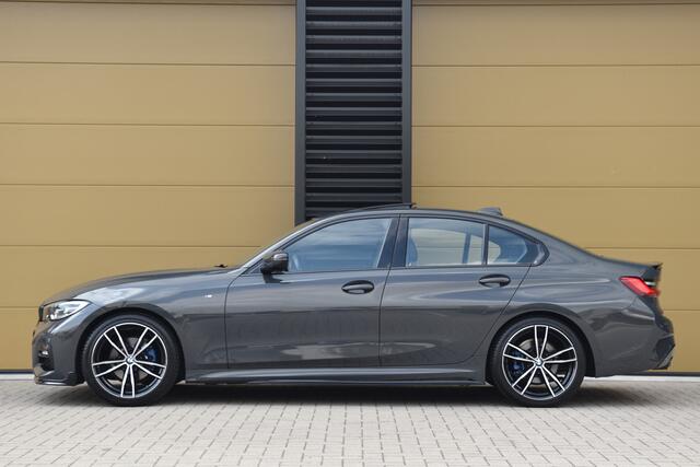 BMW 3-SERIE 320i High Executive Edition * M-Pakket * Harman/kardon * Schuifdak * Spoilerset * Achteruitrijcamera *