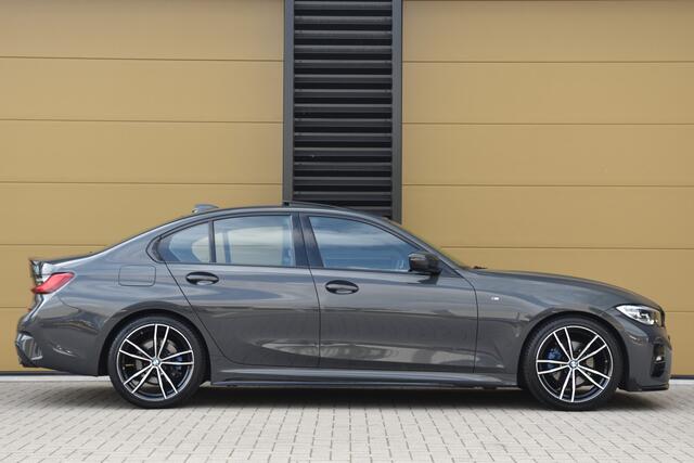 BMW 3-SERIE 320i High Executive Edition * M-Pakket * Harman/kardon * Schuifdak * Spoilerset * Achteruitrijcamera *