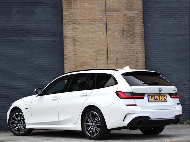 BMW 3-SERIE Touring 320e M Sport PHEV | Live Cockpit Pro | Comfort Access | Shadow Line