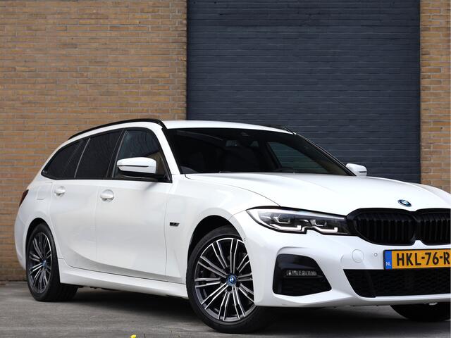 BMW 3-SERIE Touring 320e M Sport PHEV | Live Cockpit Pro | Comfort Access | Shadow Line