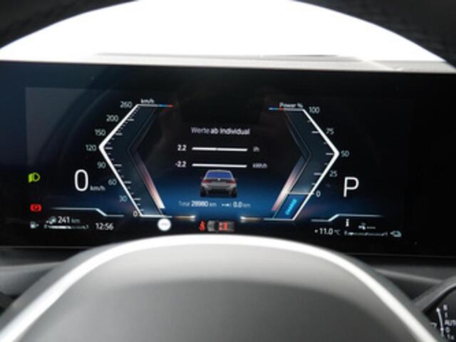 BMW 3-SERIE Touring 330e xDrive M-Sportpakket / Trekhaak / Panoramadak / Harman-Kardon / Driving Assistant Professional / Alu wielen 19 inch
