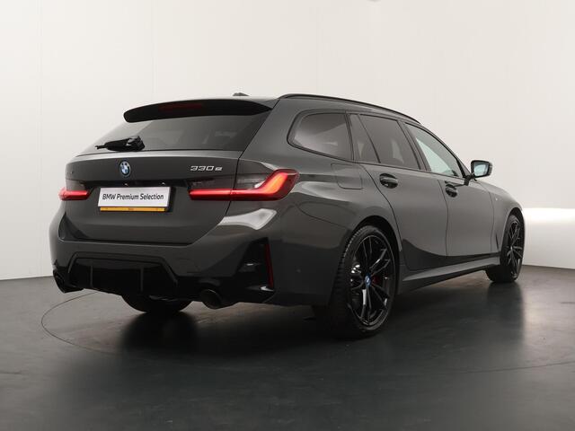 BMW 3-SERIE Touring 330e xDrive M-Sportpakket / Trekhaak / Panoramadak / Harman-Kardon / Driving Assistant Professional / Alu wielen 19 inch