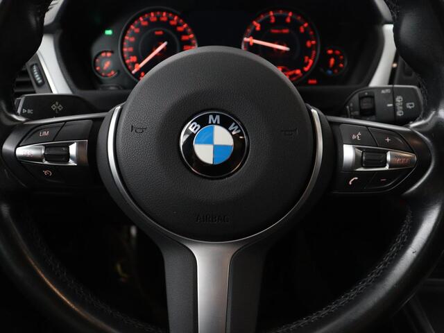 BMW 3-SERIE Touring 318i M Sport Corporate Lease | Leder | Stoelverwarming | Bluetooth | Navigatie | Cruise control | Park assist | Climate control |