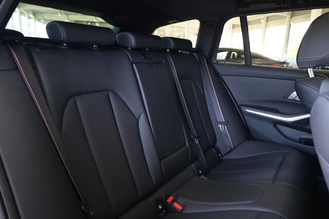 BMW 3-SERIE Touring 330e xDrive | M Sportpakket Pro | Panorama Dak | Comfort Access | Elektr. Trekhaak