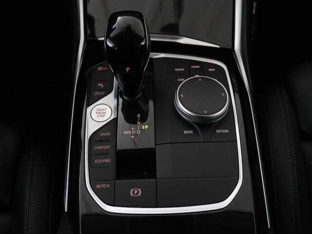 BMW 3-SERIE Touring 318i Business Edition Plus | Leder | Stoelverwarming | Carplay | Virtueel dashboard | Cruise control | Climate control | Park assist | Full LED |