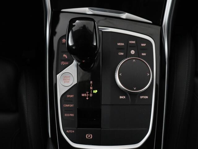 BMW 3-SERIE Touring 318i Business Edition Plus | Leder | Stoelverwarming | Carplay | Virtueel dashboard | Cruise control | Climate control | Park assist | Full LED |