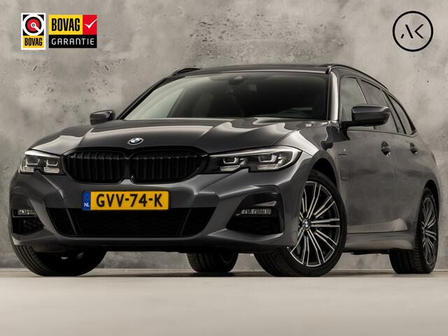 BMW 3-SERIE 330e M Sport High Executive 292Pk Automaat (PANORAMADAK, M PAKKET, APPLE CARPLAY, CAMERA, LEDER/ALCANTARA, SFEERVERLICHTING, GETINT GLAS, ELEK ACHTERKLEP, STOELVERWARMING, NIEUWSTAAT)