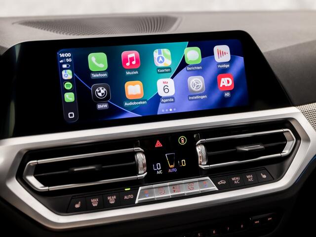 BMW 3-SERIE 330e M Sport High Executive 292Pk Automaat (PANORAMADAK, M PAKKET, APPLE CARPLAY, CAMERA, LEDER/ALCANTARA, SFEERVERLICHTING, GETINT GLAS, ELEK ACHTERKLEP, STOELVERWARMING, NIEUWSTAAT)
