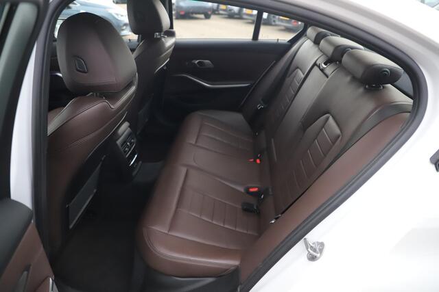 BMW 3-SERIE 330e High Executive Shadowline Pakket Leder 18 inch Full LED Harman Kardon Adaptive Cruise Memory Stoelen