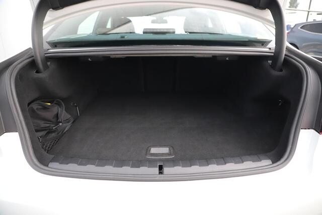 BMW 3-SERIE 330e High Executive Shadowline Pakket Leder 18 inch Full LED Harman Kardon Adaptive Cruise Memory Stoelen