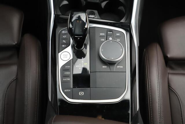 BMW 3-SERIE 330e High Executive Shadowline Pakket Leder 18 inch Full LED Harman Kardon Adaptive Cruise Memory Stoelen