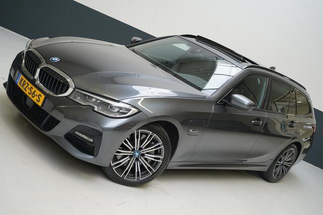 BMW 3-SERIE Touring 330e High Executive | SoH 90% | Panoramadak | Trekhaak | Memory | Stuurverwarming | Carplay | Stoelverwarming