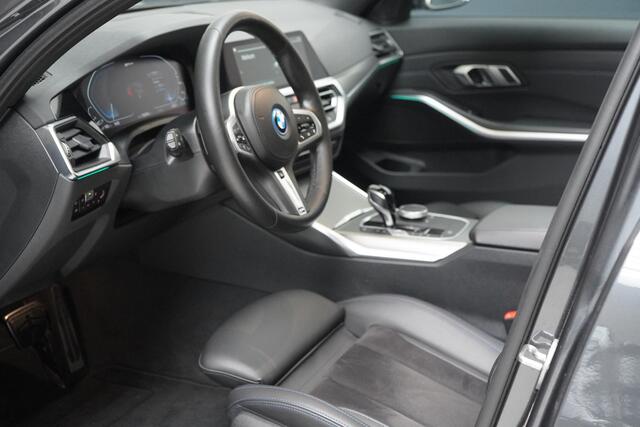 BMW 3-SERIE Touring 330e High Executive | SoH 90% | Panoramadak | Trekhaak | Memory | Stuurverwarming | Carplay | Stoelverwarming