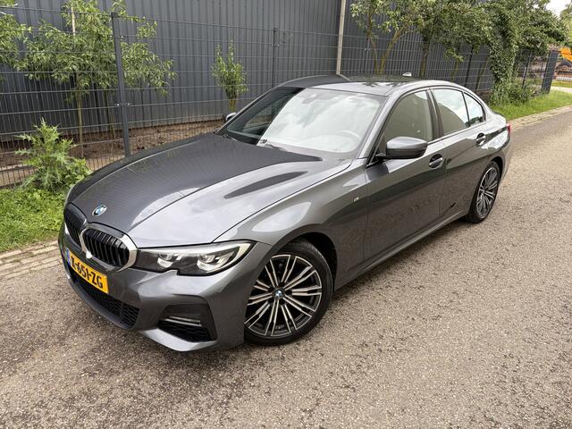 BMW 3-SERIE 318i High Executive / AUTOMAAT / NAVI / M-PAKKET / INCL BTW