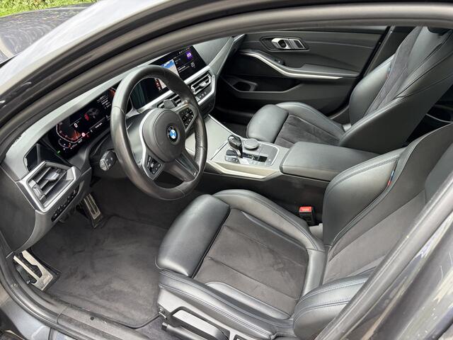 BMW 3-SERIE 318i High Executive / AUTOMAAT / NAVI / M-PAKKET / INCL BTW