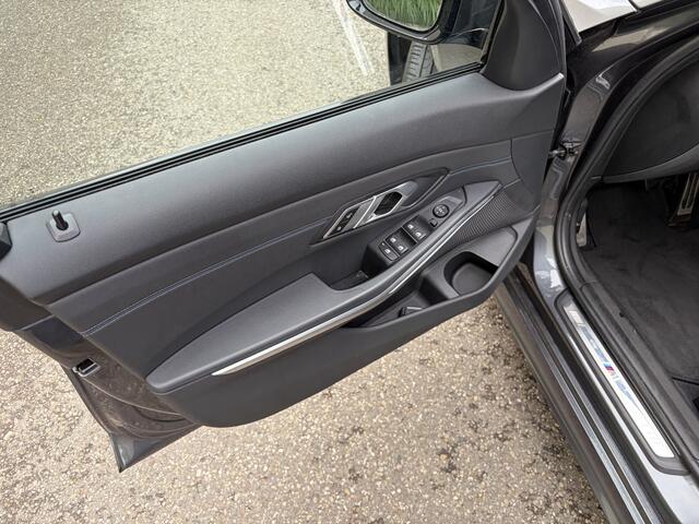 BMW 3-SERIE 318i High Executive / AUTOMAAT / NAVI / M-PAKKET / INCL BTW