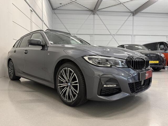 BMW 3-SERIE Touring 330e M-Sport PANO/LASER/HEAD-UP/CAMERA/ACC/SFEER/M-SPORTSTOELEN/KEYLESS/18"/CARPLAY/DONKERE-HEMEL/SHADOW-LINE/MINERAL-GRAU/VOLLLEDIG BMW DEALER HISTORIE