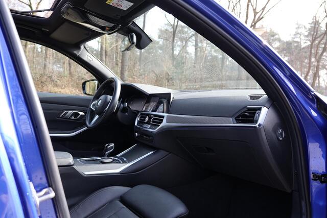 BMW 3-SERIE Touring 330i xDrive High Executive M-pakket | Pano | HUD | 19" | Laser | Keyless | Hifi | Camera | DAB | Elektr. stoel + mem | Alarm kl.3 | Etc.