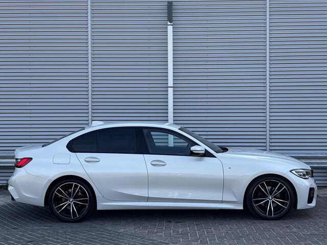 BMW 3-SERIE 320i High Executive Edition M Pakket / HUD / LED / NL Auto / 2019