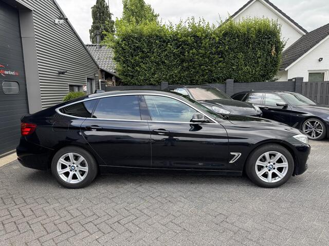 BMW 3-SERIE GT Gran Turismo 320i Centennial High Executive | Adaptive Cruise Control | Lane Assist | Memory Stoelen | Lichtmetalen Velgen |