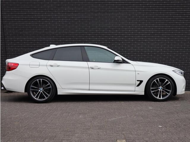 BMW 3-SERIE GT Gran Turismo 320i High Executive M Sport | Panoramadak | Keyless entry | HIFi Systeem |