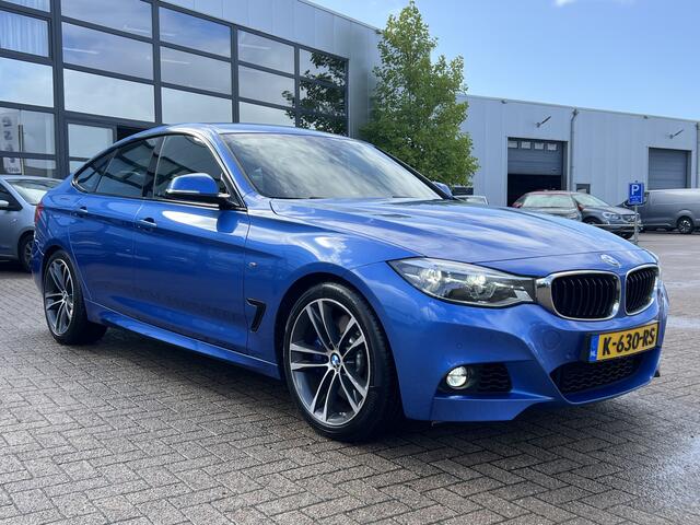 BMW 3-SERIE GT Gran Turismo 340i M-Sport High Executive Trekhaak Camera Head Up Harman Kardon Adaptive Led Elek.Sportstoelen Zwart Leder Estoril Blauw M Kleur 6-Cilinder B58 LCI