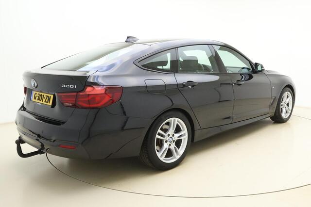 BMW 3-SERIE GT Gran Turismo 320i High Executive Edition | Lederen bekleding | M Sport pakket | Trekhaak | Stoelverwarming | Keyless | Navigatie | Weinig kilometers | Climate control