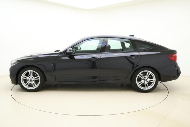 BMW 3-SERIE GT Gran Turismo 320i High Executive Edition | Lederen bekleding | M Sport pakket | Trekhaak | Stoelverwarming | Keyless | Navigatie | Weinig kilometers | Climate control