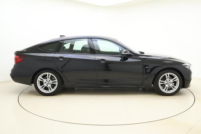 BMW 3-SERIE GT Gran Turismo 320i High Executive Edition | Lederen bekleding | M Sport pakket | Trekhaak | Stoelverwarming | Keyless | Navigatie | Weinig kilometers | Climate control