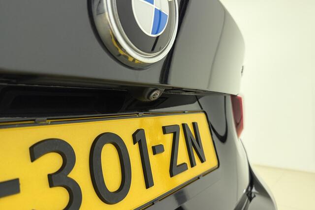 BMW 3-SERIE GT Gran Turismo 320i High Executive Edition | Lederen bekleding | M Sport pakket | Trekhaak | Stoelverwarming | Keyless | Navigatie | Weinig kilometers | Climate control