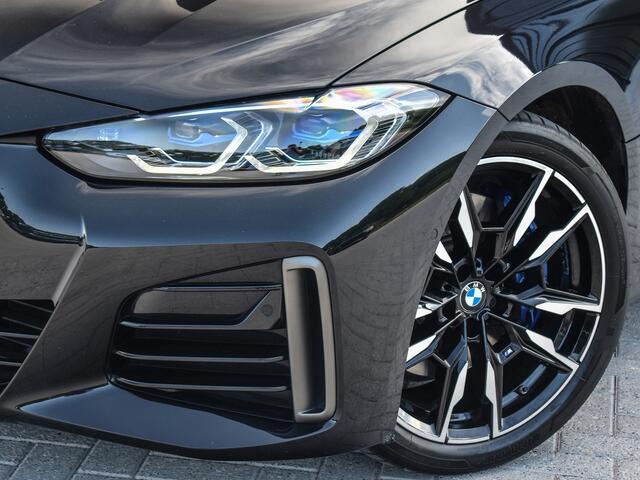 BMW 4-SERIE Gran Coupé M440i X-DRIVE | 374 PK | NL-AUTO | M-SPORT | ACTIVE CRUISE | SPORT-BRAKE | M-SPORT DFFERENTIAL | PANORAMADAK | MEMORY SEATS | AMBIANCE INTERIEUR | BMW LASER LIGHT | 360 CAMERA | HEAD-UP | DAB+ | HARMAN/KARDON | SHADOW-LINE