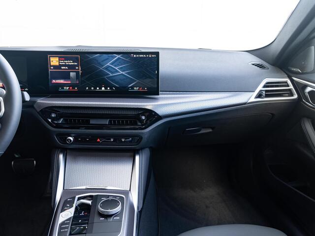 BMW 4-SERIE 420i Coupé M Sport Pro | Schuif-/kanteldak / Harman Kardon / Stoel en Stuurwiel verwarming / Comfort Access / Elektrische achterklep