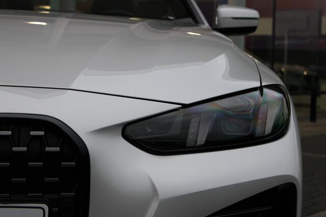 BMW 4-SERIE Cabrio 430i xDrive M Sport Automaat / Achteruitrijcamera / M Sportonderstel / Comfort Access / Adaptieve LED / / Stoelverwarming / Widescreen Display