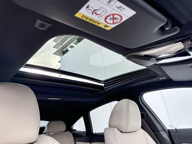 BMW 4-SERIE Gran Coupé 420i High Executive M Sportpakket Pro / Harman Kardon / Glazen Schuifdak / Comfort Access / Elektrisch Verstelbare Stoelen / Adaptieve Cruise / Comfort Acces / 19 Inch / Selections