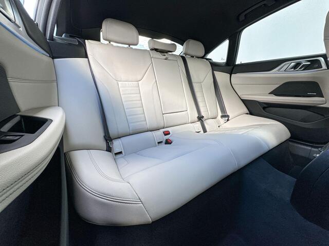 BMW 4-SERIE Gran Coupé 420i High Executive M Sportpakket Pro / Harman Kardon / Glazen Schuifdak / Comfort Access / Elektrisch Verstelbare Stoelen / Adaptieve Cruise / Comfort Acces / 19 Inch / Selections